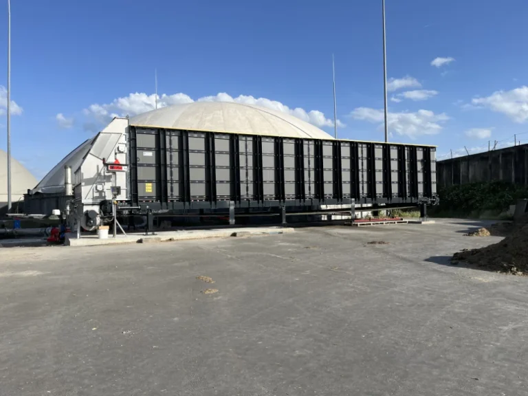 Einbringtechnik Easyfeeder für feste Substrate an einer Biogasanlage